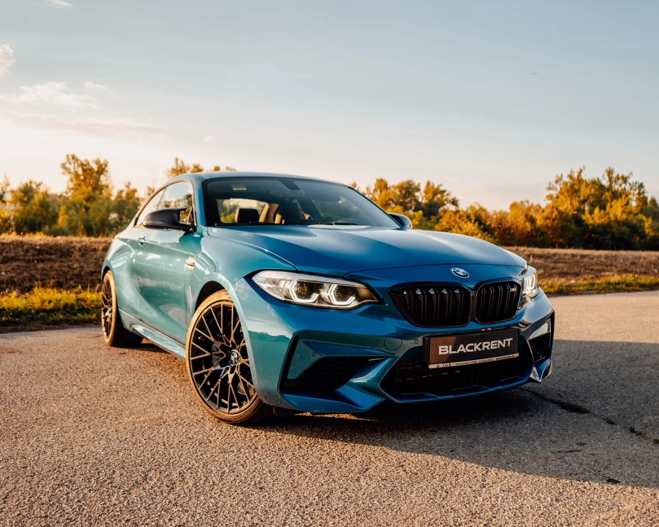 BMW M2 2019 - Kliknutím zobrazíte detail vozidla BMW M2 2019 petrol - Prenájom prémiového vozidla v BlackRent autopožičovni na Slovensku za 100,00€/deň
