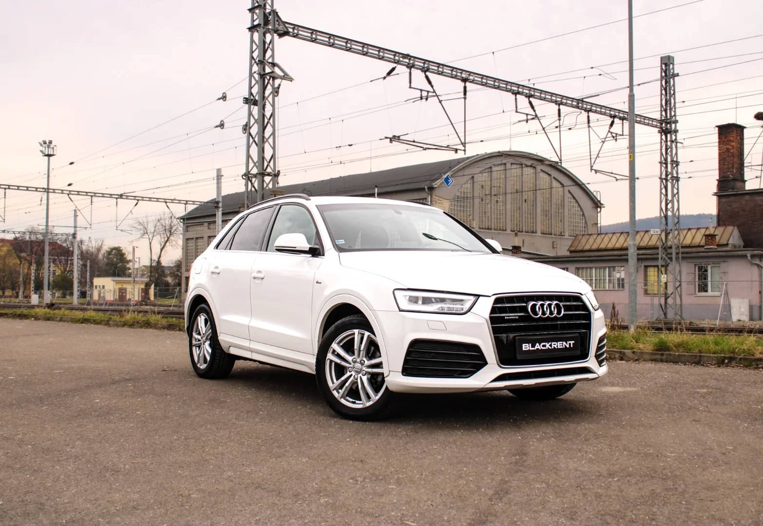 Audi Q3 2015 - Kliknutím zobrazíte detail vozidla Audi Q3 2015 diesel - Náhľad prémiového vozidla v BlackRent autopožičovni na Slovensku za 33,00€/deň