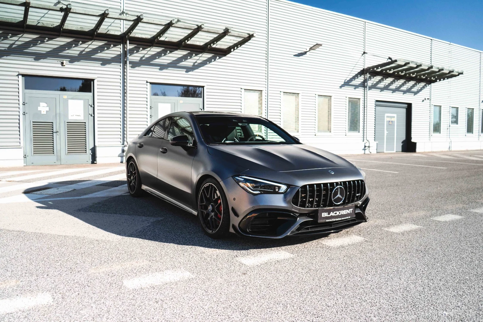Mercedes-Benz CLA 2022 - Kliknutím zobrazíte detail vozidla Mercedes-Benz CLA 2022 petrol - Prenájom prémiového vozidla v BlackRent autopožičovni na Slovensku za 80,00€/deň