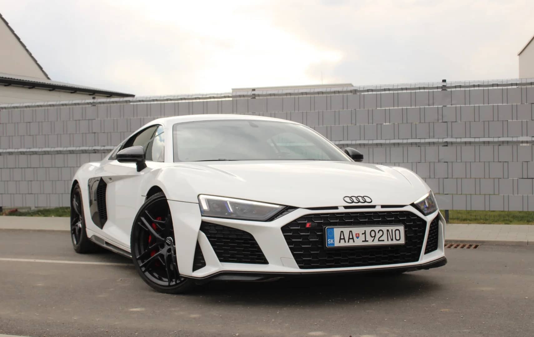 Audi R8 2020 - Kliknutím zobrazíte detail vozidla Audi R8 2020 petrol - Náhľad prémiového vozidla v BlackRent autopožičovni na Slovensku za 240,00€/deň