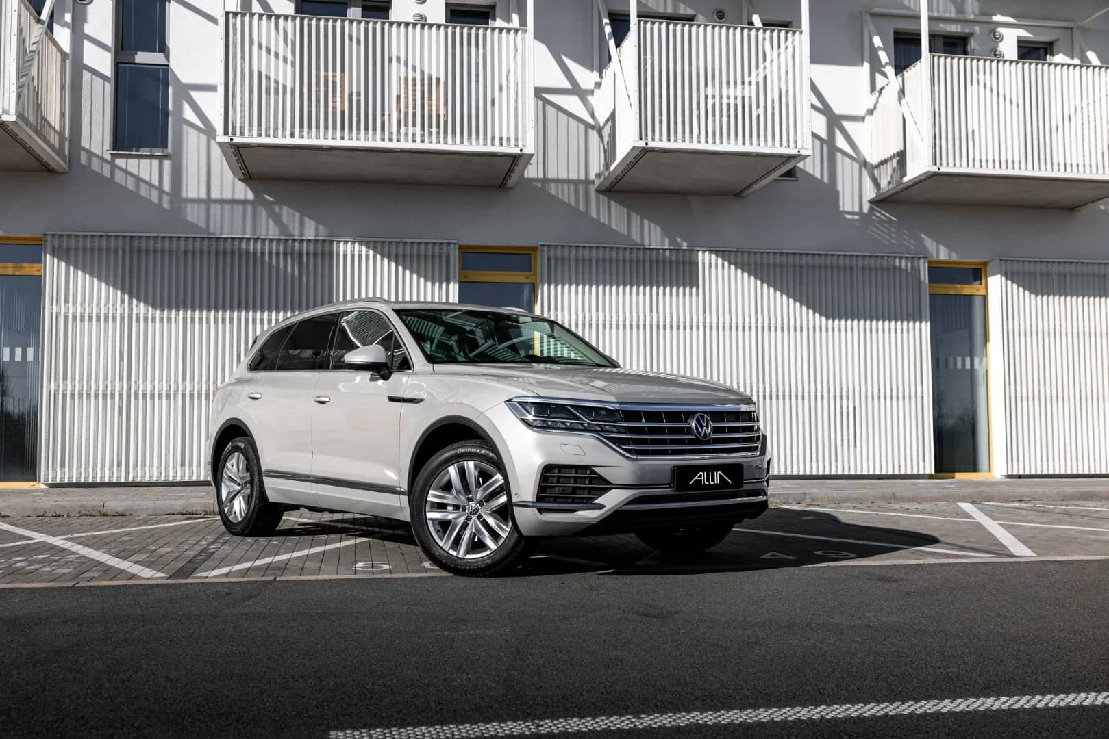 Volkswagen Touareg 2023 - Kliknutím zobrazíte detail vozidla Volkswagen Touareg 2023 diesel - Náhľad prémiového vozidla v BlackRent autopožičovni na Slovensku za 80,00€/deň