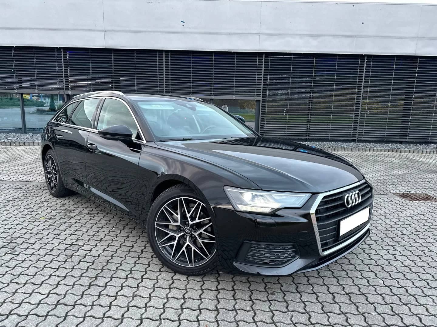Audi A6 2019 - Kliknutím zobrazíte detail vozidla Audi A6 2019 diesel - Náhľad prémiového vozidla v BlackRent autopožičovni na Slovensku za 50,00€/deň