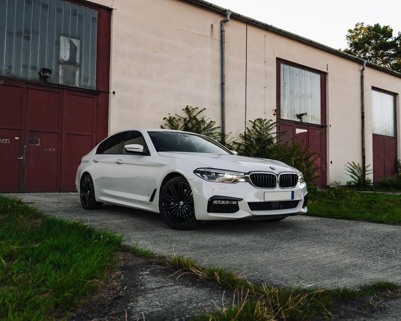 BMW 530d 2017 - Kliknutím zobrazíte detail vozidla BMW 530d 2017 diesel - Náhľad prémiového vozidla v BlackRent autopožičovni na Slovensku za 50,00€/deň