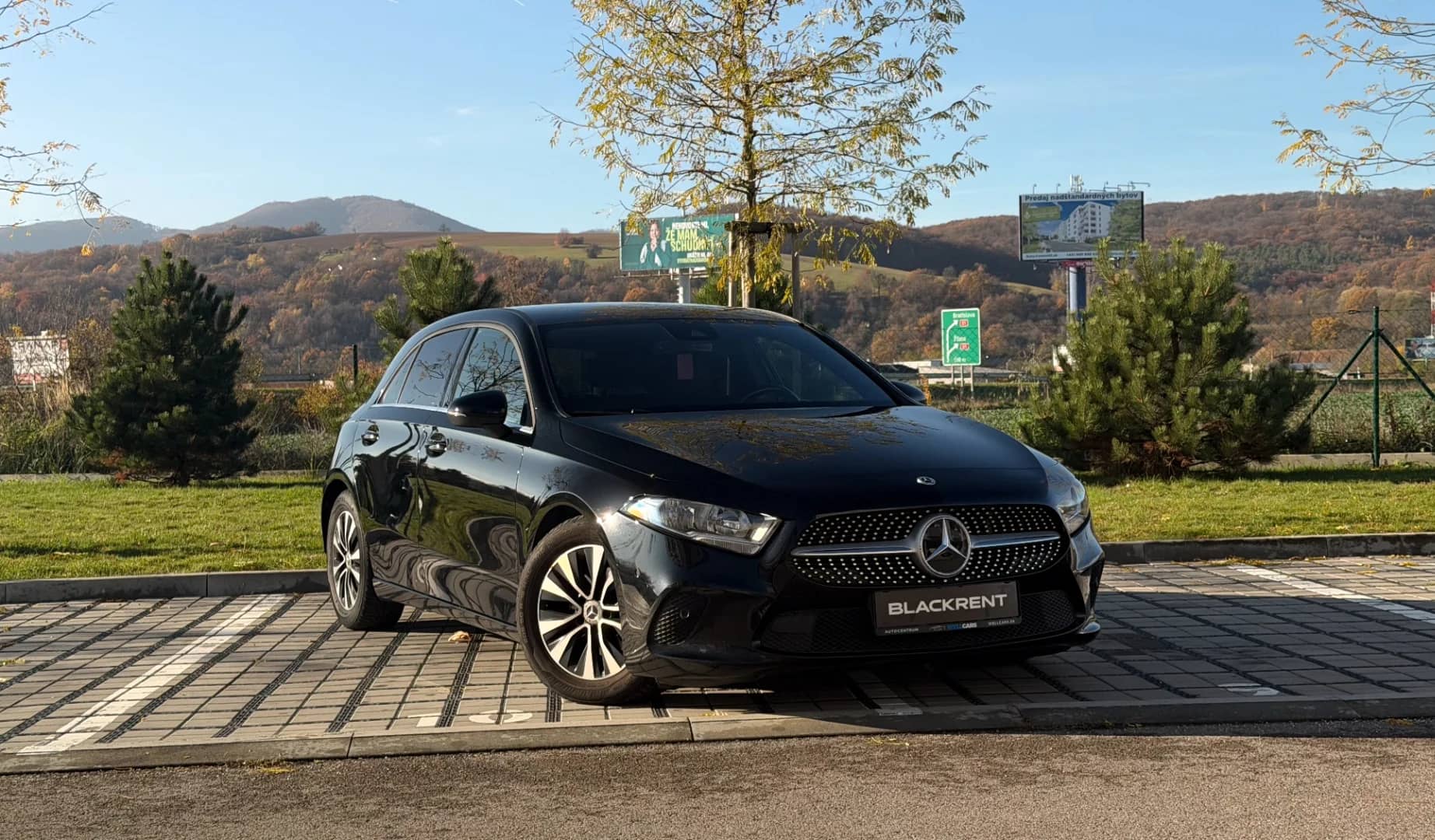 Mercedes-Benz A-Class 2020 - Kliknutím zobrazíte detail vozidla Mercedes-Benz A-Class 2020 diesel - Náhľad prémiového vozidla v BlackRent autopožičovni na Slovensku za 30,00€/deň
