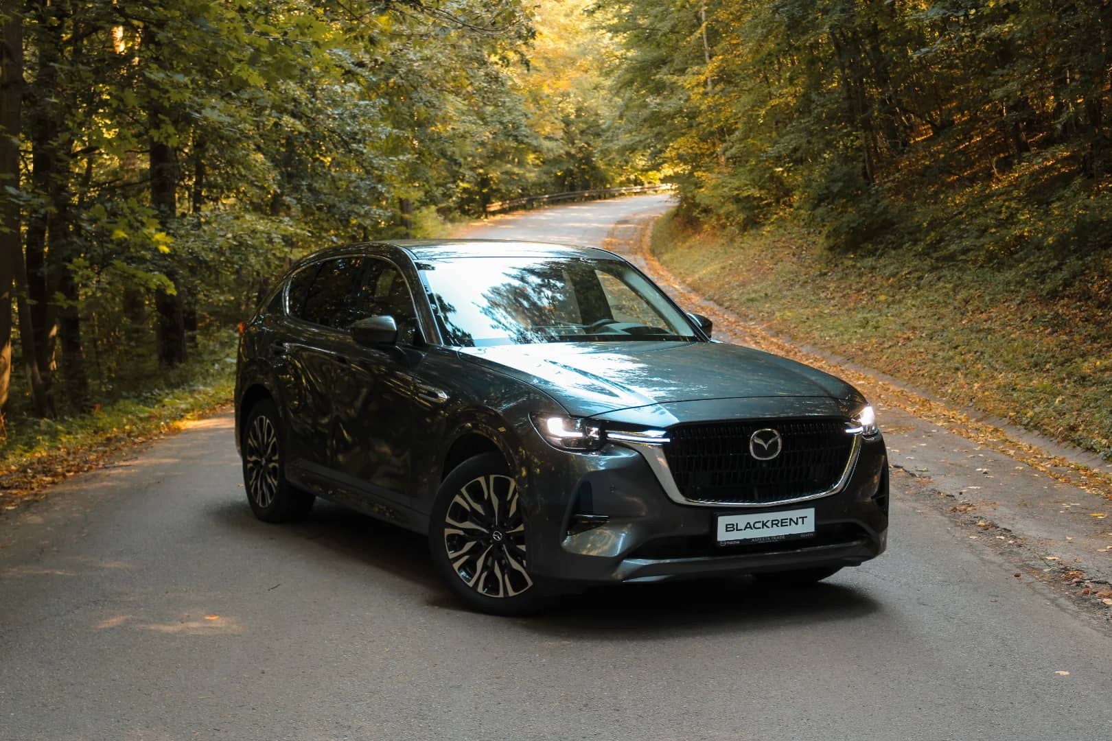 Mazda CX-60 2022 - Kliknutím zobrazíte detail vozidla Mazda CX-60 2022 petrol - Náhľad prémiového vozidla v BlackRent autopožičovni na Slovensku za 45,00€/deň